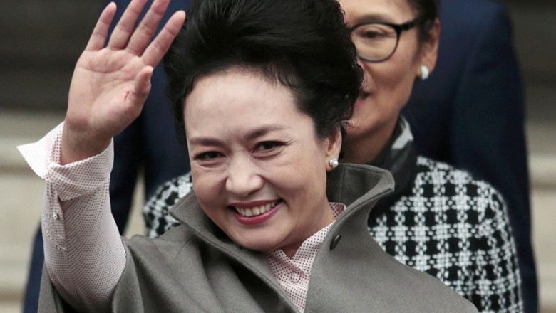 លោកស្រី Peng Liyuan អញ្ចើញទស្សនាសារមន្ទីរម៉ាកាវ