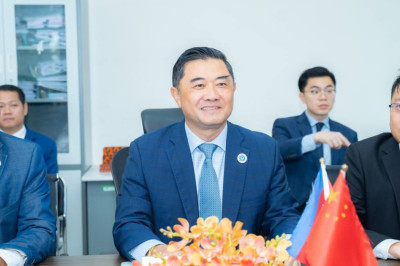 ការបំពាក់មេដាយសហមេត្រីជាសក្ខីភាពនៃការផ្តល់សារៈសំខាន់ខ្ពស់ចំពោះចំណងសាមគ្គីភាព សង្គមស៊ីវិលកម្ពុជា-ចិន