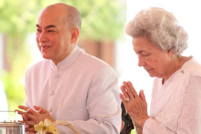 ពិធីបុណ្យកាន់បិណ្ឌ-ភ្ជុំបិណ្ឌឆ្នាំនេះ ប្រជាជាតិកម្ពុជា មានឱកាសឧទ្ទិសកុសលដល់វីរយុទ្ធជនជាតិកម្ពុជា ដែលបានពលីក្នុងបុព្វហេតុបេសកកម្ម ការពារបូរណភាពទឹកដី និងអធិបតេយ្យជាតិកម្ពុជា