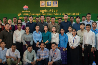 មន្ត្រីជាន់ខ្ពស់ក្រសួងព័ត៌មានជំរុញដល់អ្នកសារព័ត៌មានទាំងអស់ត្រូវបង្កើនការផ្សាយពីផលិតផលជាតិឱ្យកាន់តែខ្លាំងក្នុងពេលយើងកំពុងមានបញ្ហាព្រំដែនជាមួយប្រទេសថៃ