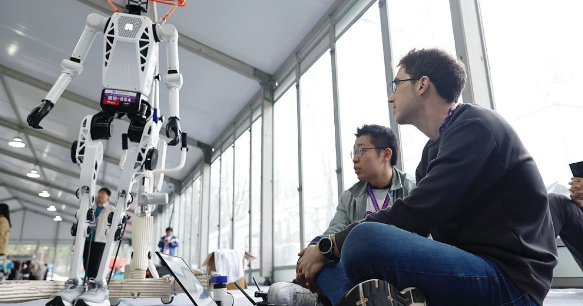 ម៉ារ៉ាតុងរ៉ូបូត៖ ការឆ្ពោះទៅរកគន្លងផ្លូវល្បឿនលឿននៃការអភិវឌ្ឍបច្ចេកវិទ្យាបញ្ញាសិប្បនិម្មិតរបស់ចិន