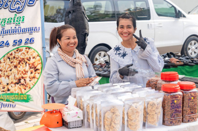 មោទនភាពផលិតផលជាតិ! យុទ្ធនាការ #MadeInCambodia ចាប់ផ្ដើមយ៉ាងគគ្រឹកគគ្រេងនៅមាត់ស្ទឹងសៀមរាប