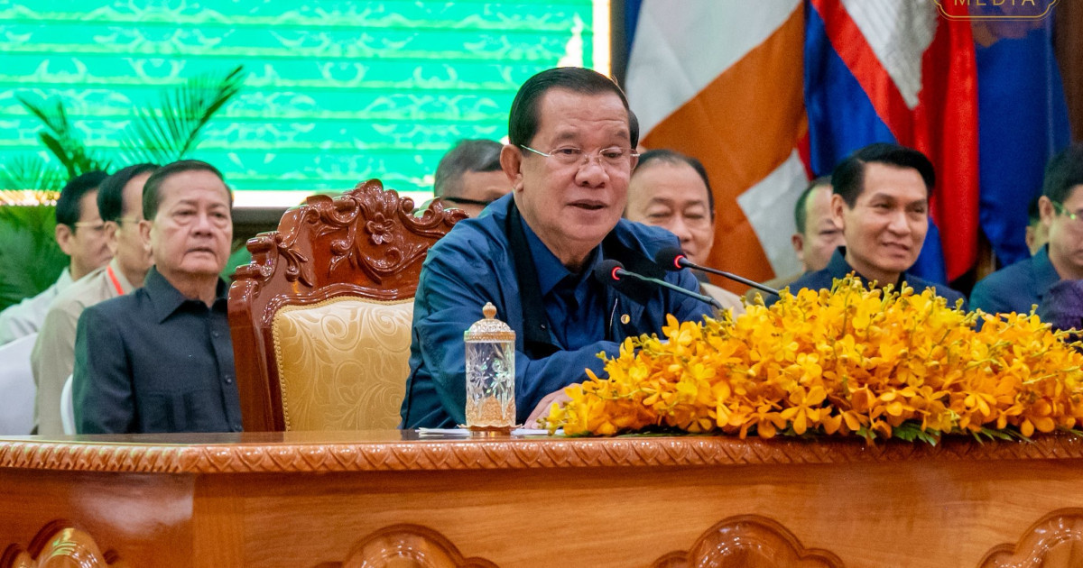 សម្ដេចតេជោ ហ៊ុន សែន ប្រមុខរដ្ឋស្ដីទី អញ្ជើញសំណេះសំណាលជាមួយមន្ត្រីមូលដ្ឋាន និងថ្នាក់ដឹកនាំមន្ទីរក្នុងខេត្តកំពង់ចាម