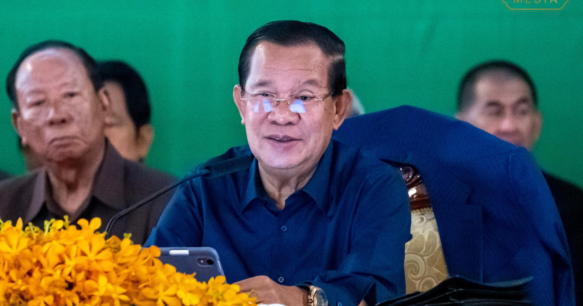 សម្តេចអគ្គមហាសេនាបតីតេជោ ហ៊ុន សែន ប្រមុខរដ្ឋស្តីទីនៃព្រះរាជាណាចក្រកម្ពុជា អញ្ជើញសំណេះសំណាលជាមួយក្រុមប្រឹក្សាខេត្ត ក្រុង ស្រុក ឃុំ សង្កាត់ និងថ្នាក់ដឹកនាំមន្ទីរ អង្គភាពនានាជុំវិញខេត្តកំពង់ស្ពឺ