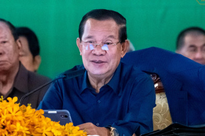 សម្តេចអគ្គមហាសេនាបតីតេជោ ហ៊ុន សែន ប្រមុខរដ្ឋស្តីទីនៃព្រះរាជាណាចក្រកម្ពុជា អញ្ជើញសំណេះសំណាលជាមួយក្រុមប្រឹក្សាខេត្ត ក្រុង ស្រុក ឃុំ សង្កាត់ និងថ្នាក់ដឹកនាំមន្ទីរ អង្គភាពនានាជុំវិញខេត្តកំពង់ស្ពឺ