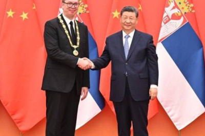 លោក Xi Jinping ប្រធានរដ្ឋចិនប្រារព្ធពិធីបំពាក់​គ្រឿង​ឥស្សរិយយស "មេដាយមិត្តភាព" ជូនលោក Vucic ប្រធានាធិបតីស៊ែប៊ី